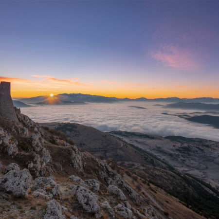 © Simone Sbaraglia Un alba a Rocca Calascio, Abruzzo