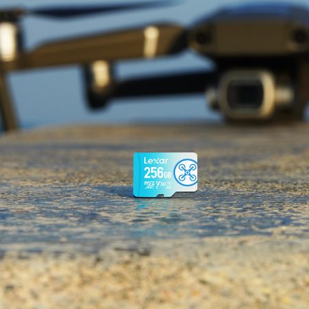 Lexar FLY microSDXC™ USH-I