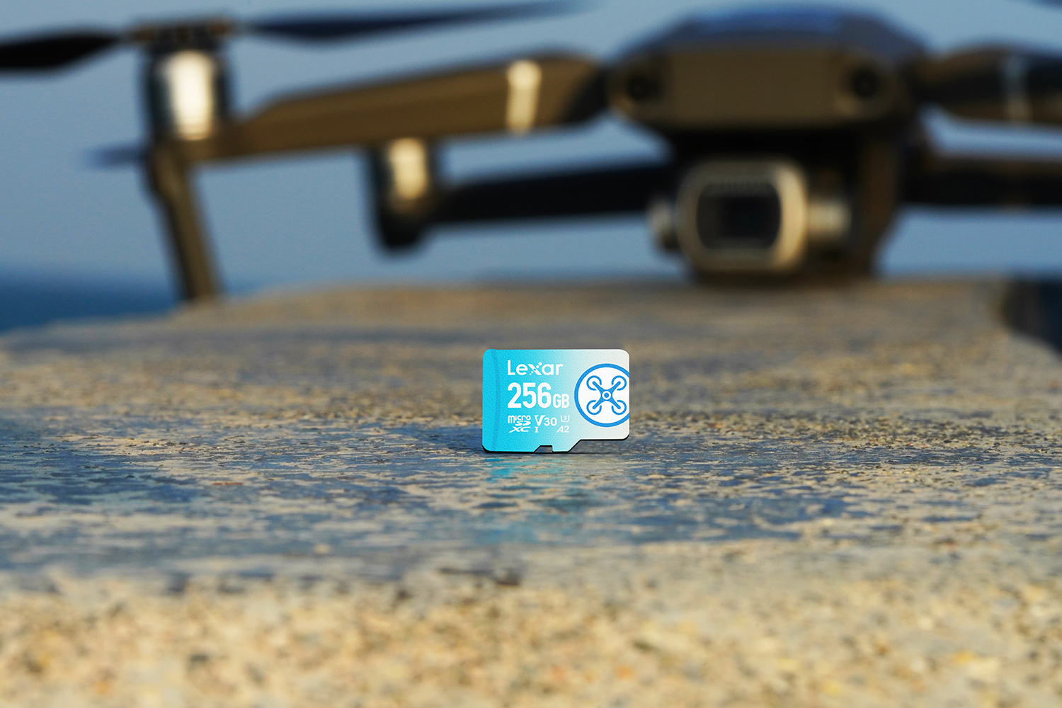 Lexar FLY microSDXC™ USH-I