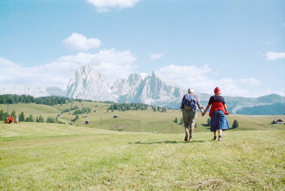 Luigi Ghirri - Alpe di Siusi - 1979 - C-print, new print (2001) - Eredi di Luigi Ghirri - Courtesy Eredi di Luigi Ghirri. © Eredi di Luigi Ghirri